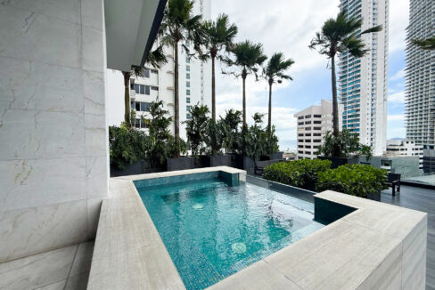 Image of pool in this condo for sale in Nuovo