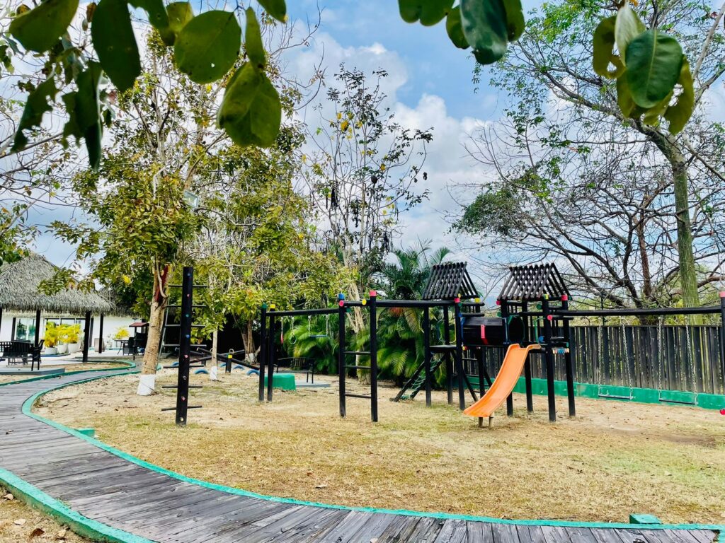Image of play area in this Paradise Point condo for rent