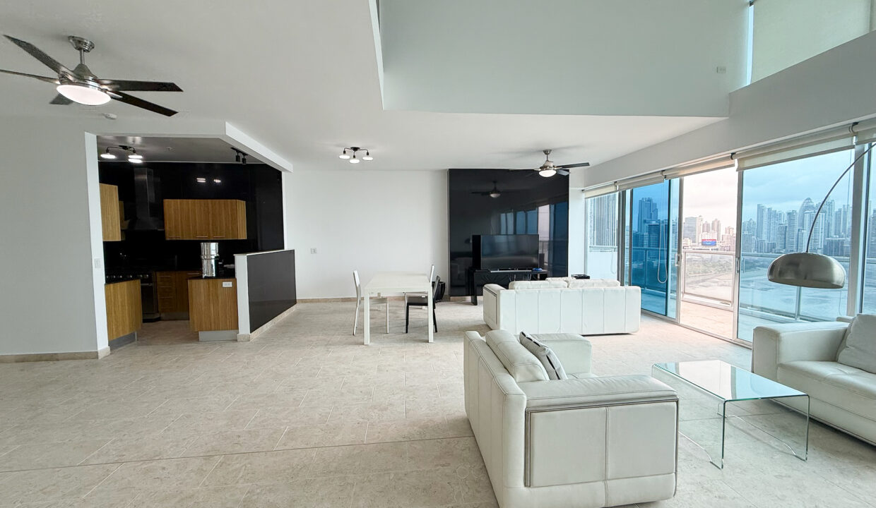 Sky Avenida Balboa Panama condo for sale