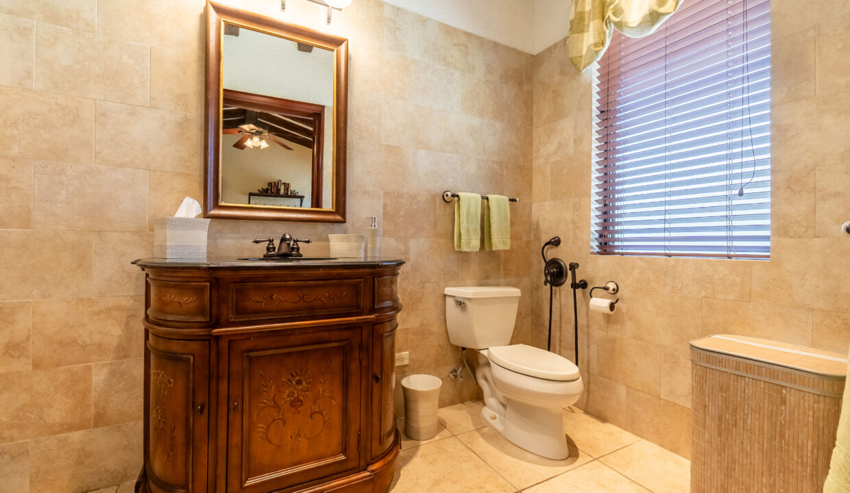 Luxury Hilltop Estate For Sale in El Valle De Anton(4)