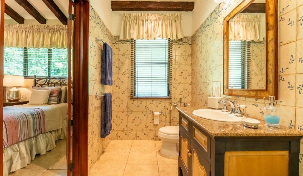 Luxury Hilltop Estate For Sale in El Valle De Anton(8)