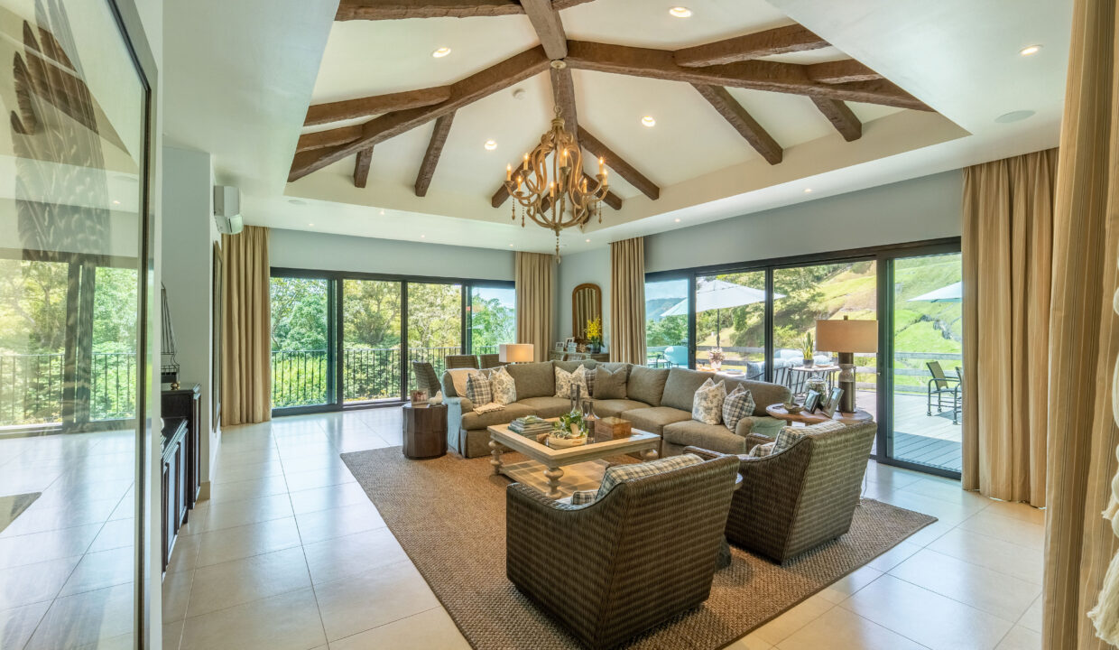 Luxury Hilltop Estate For Sale in El Valle De Anton(9)