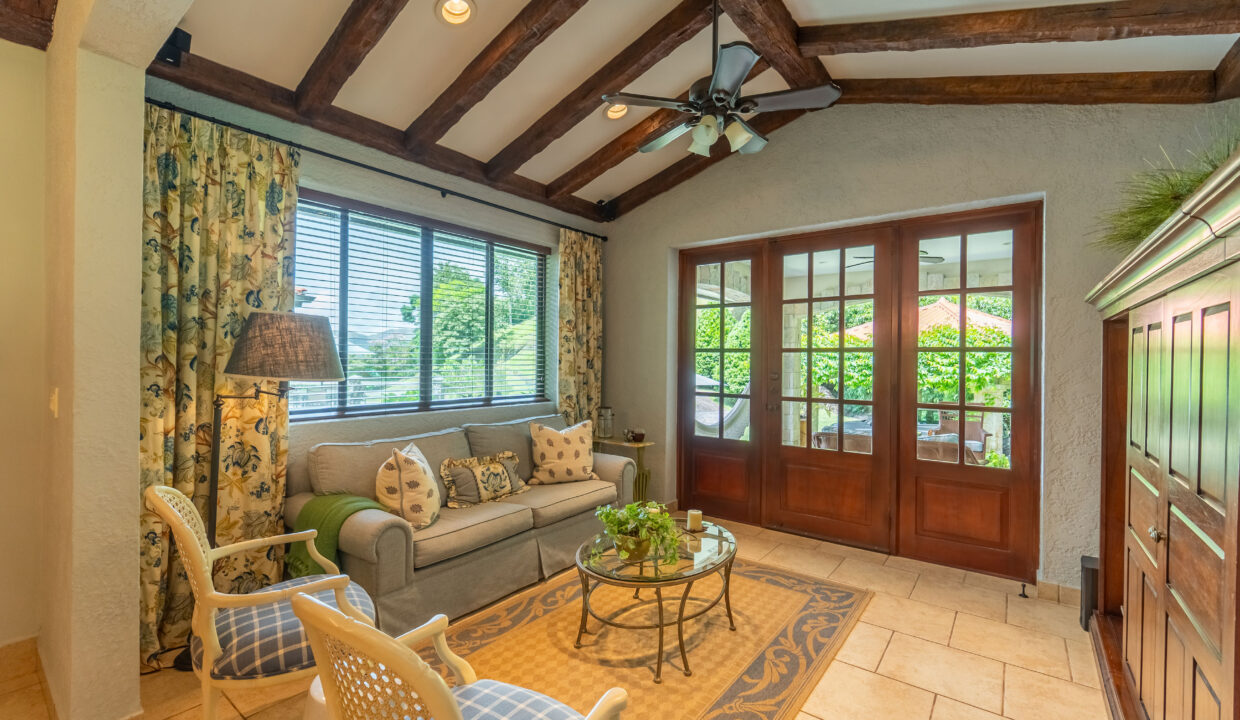 Luxury Hilltop Estate For Sale in El Valle De Anton(11)