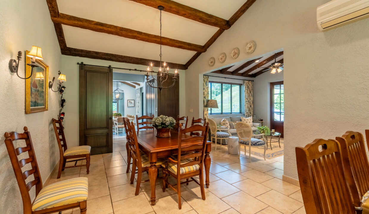 Luxury Hilltop Estate For Sale in El Valle De Anton(20)