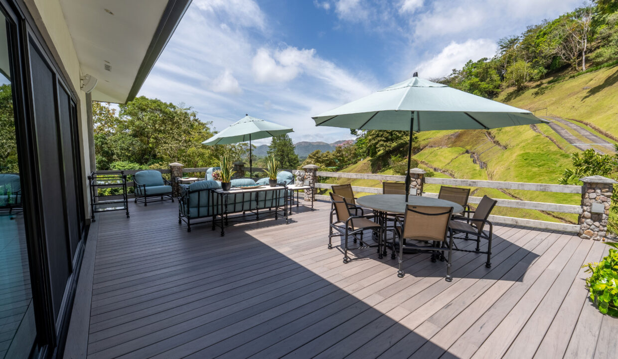 Luxury Hilltop Estate For Sale in El Valle De Anton(27)