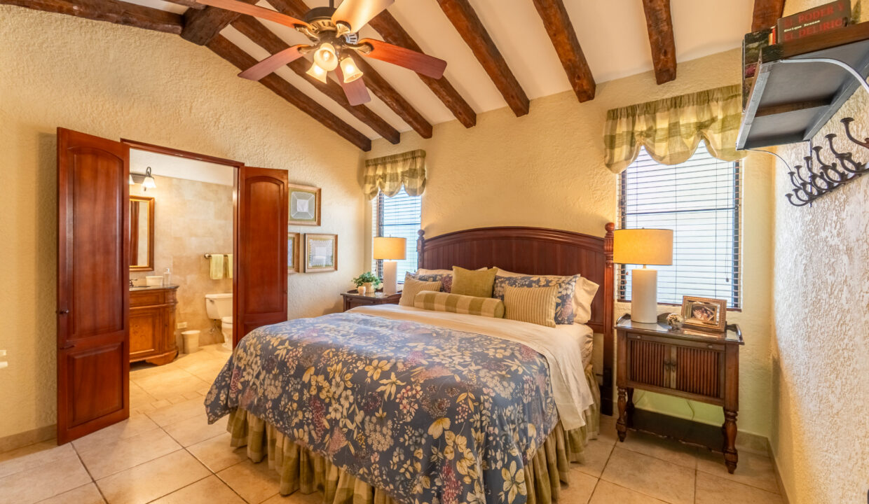 Luxury Hilltop Estate For Sale in El Valle De Anton(30)