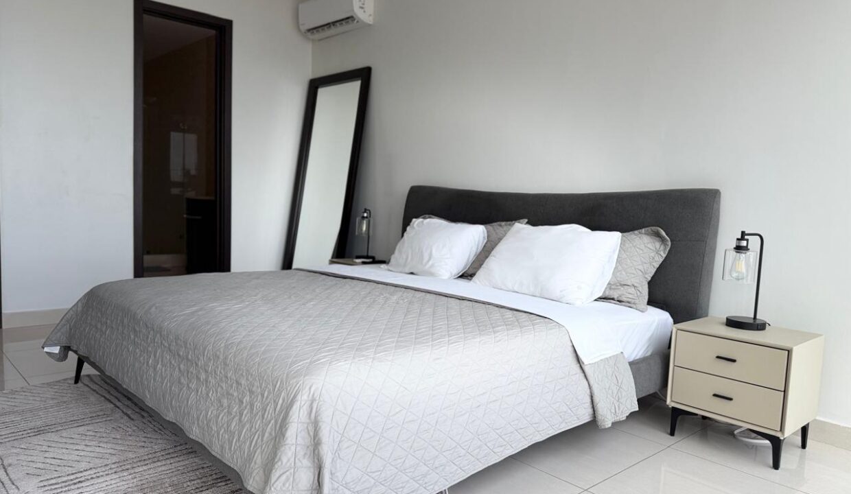 Skyline Living at Allure at the Park Elegant Condo Across from Parque Urracá