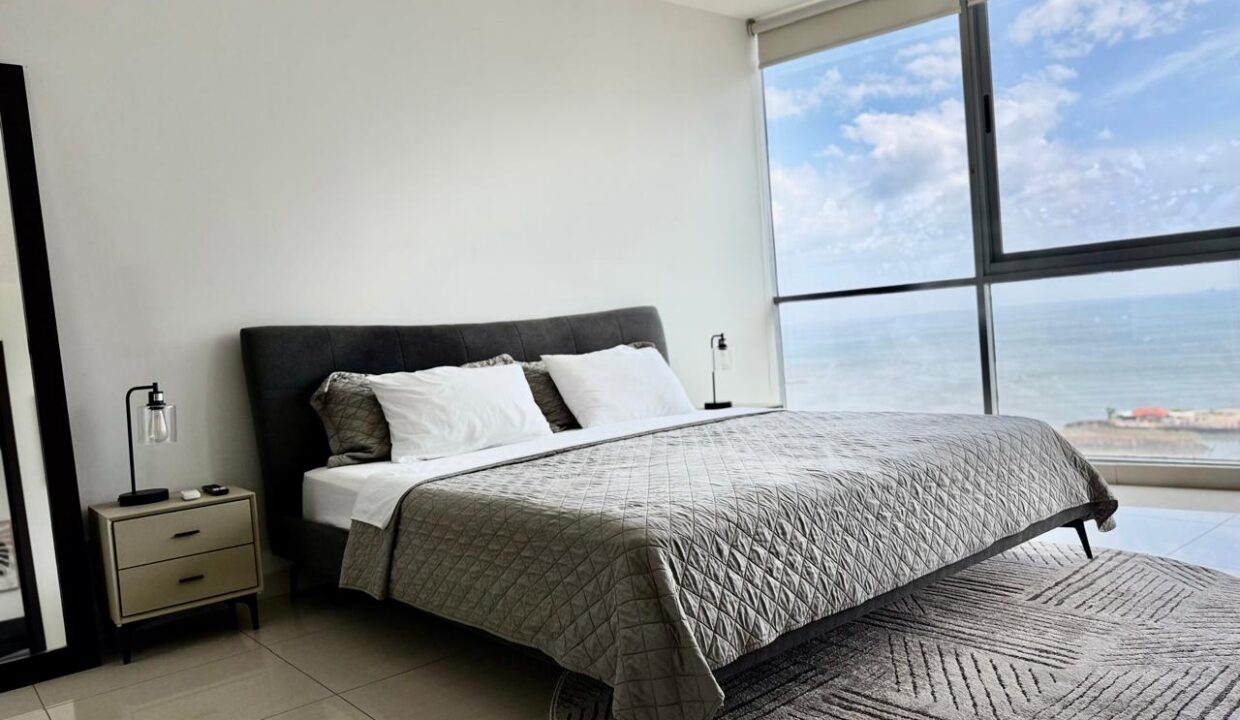 Skyline Living at Allure at the Park Elegant Condo Across from Parque Urracá