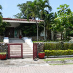 Facade of this family home for rent in Punta Barco