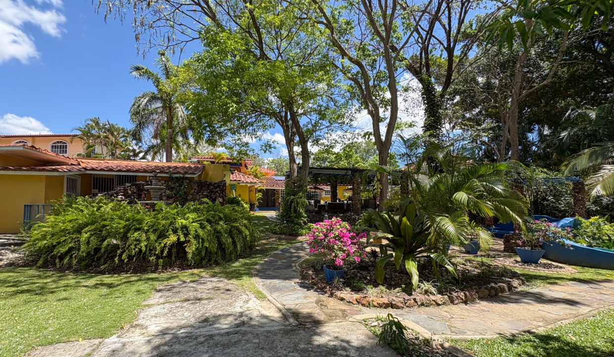 Large Family home For sale in Coronado Golf