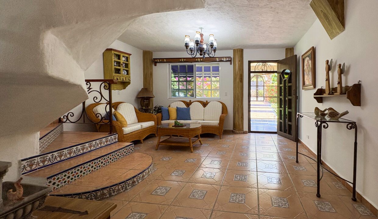 Large Family home For sale in Coronado Golf-13