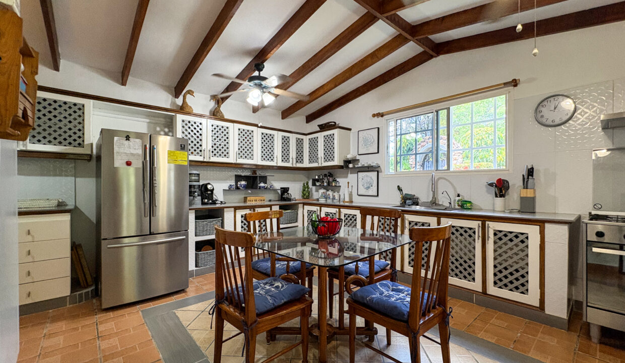 Large Family home For sale in Coronado Golf-33