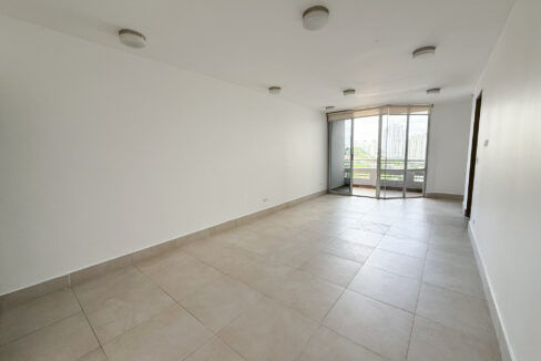 Image of large room with balcony in this condo for sale in Luxor 300