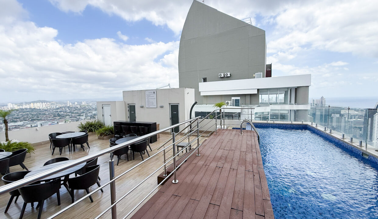 Luxor-300-El-Cangrejo-condos-for-sale-pool-1