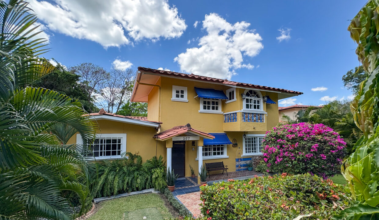 Large Family home For sale in Coronado Golf-45