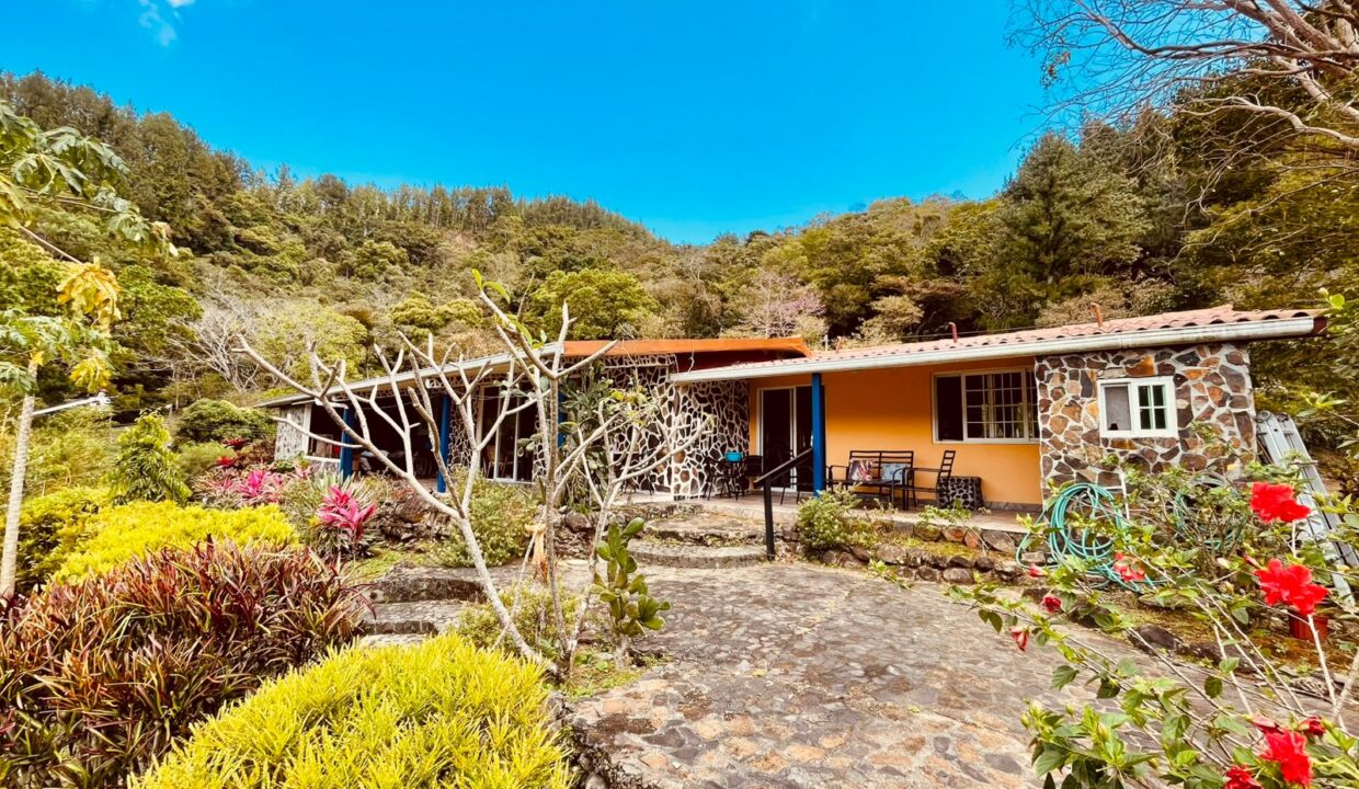 1_Portada Toscana Altos del Maria Panama home for sale