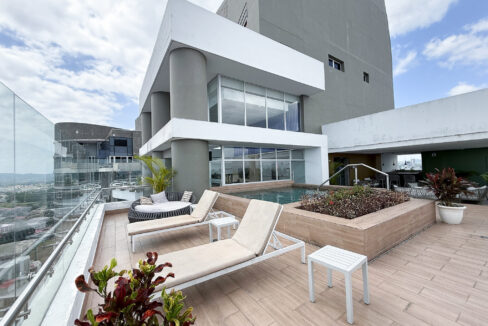 Image of the outside of Luxor 400