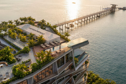 Image of the outside of Nayamara with ocean views