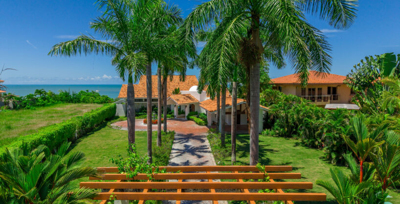 Image of the outside of this Vista Mar Oceanfront Golf Villa