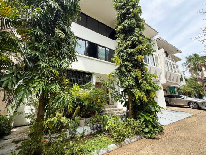 Image of the outside of this home for sale in Punta Paitilla