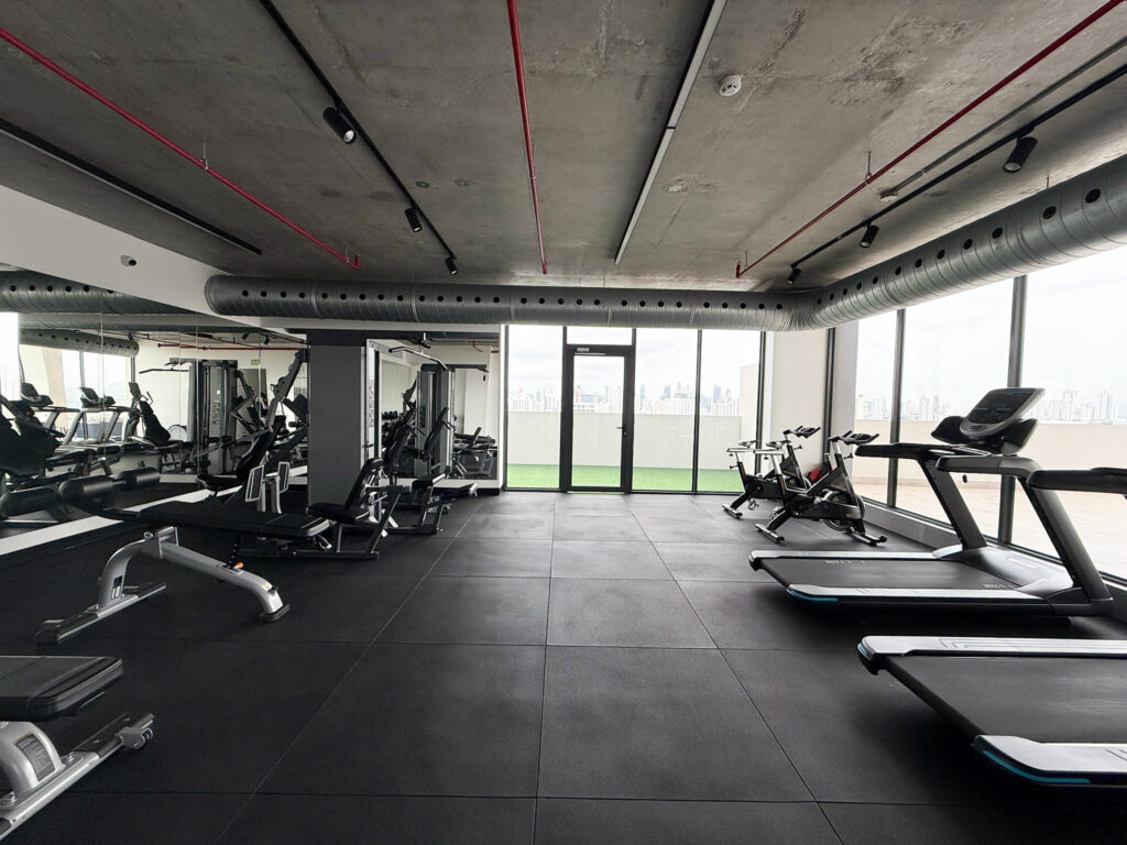 Image of gym with equipment in Balcony