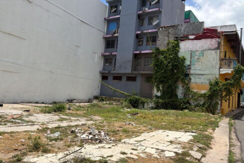Large city lot with views of the surrounding buildings and road in Santa Ana