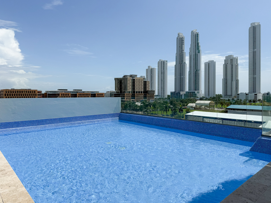swimming pool in Park Lane