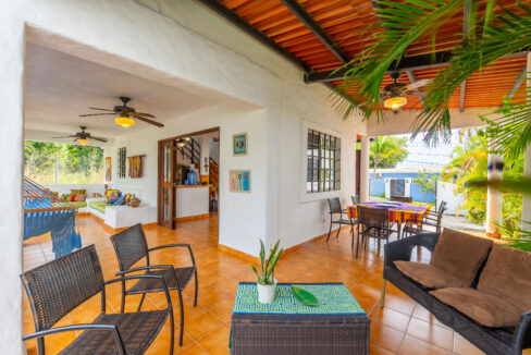 4-bedroom home in Playa Corona with furnished terrace